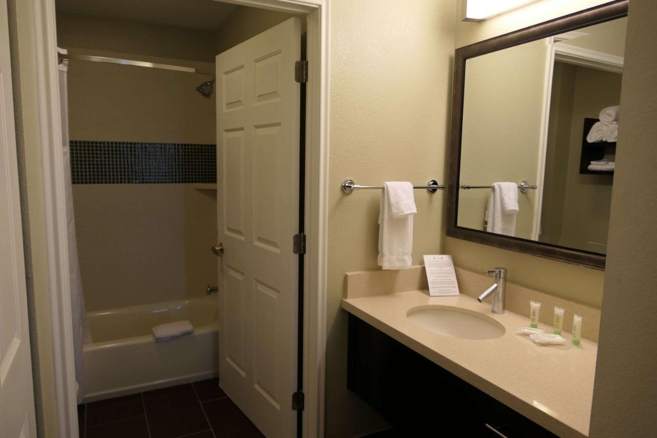 One-Bedroom King Suite,1658075140:JPEG