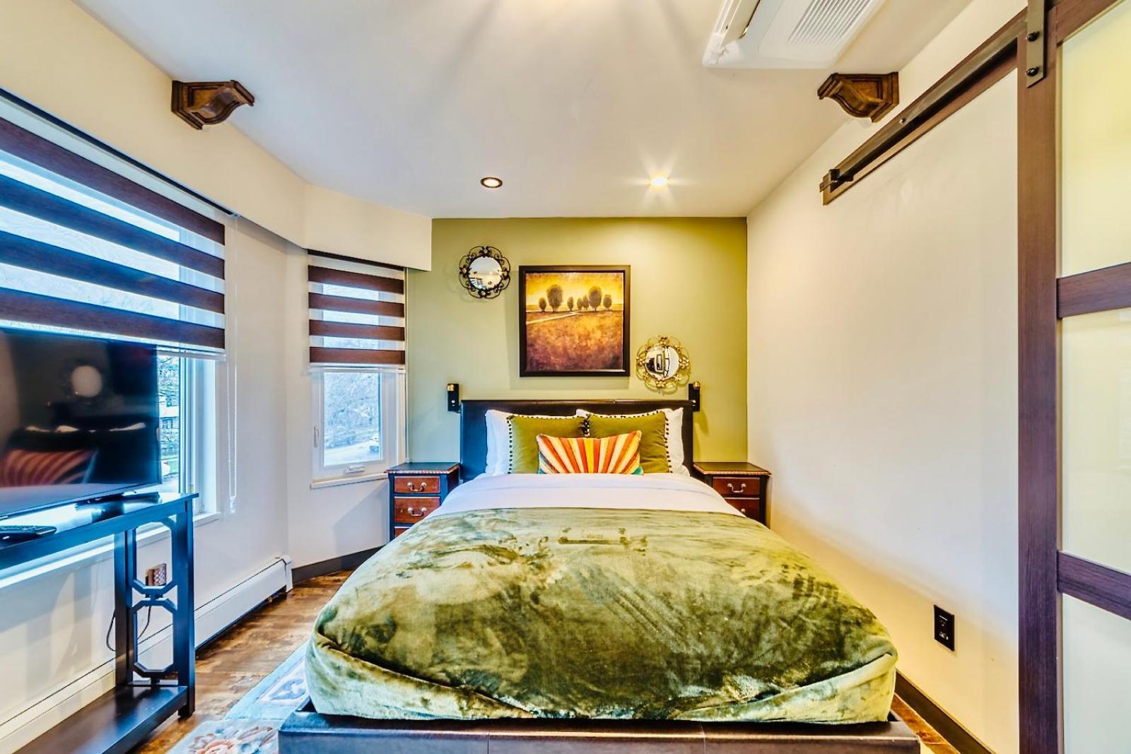 Deluxe Queen Room
