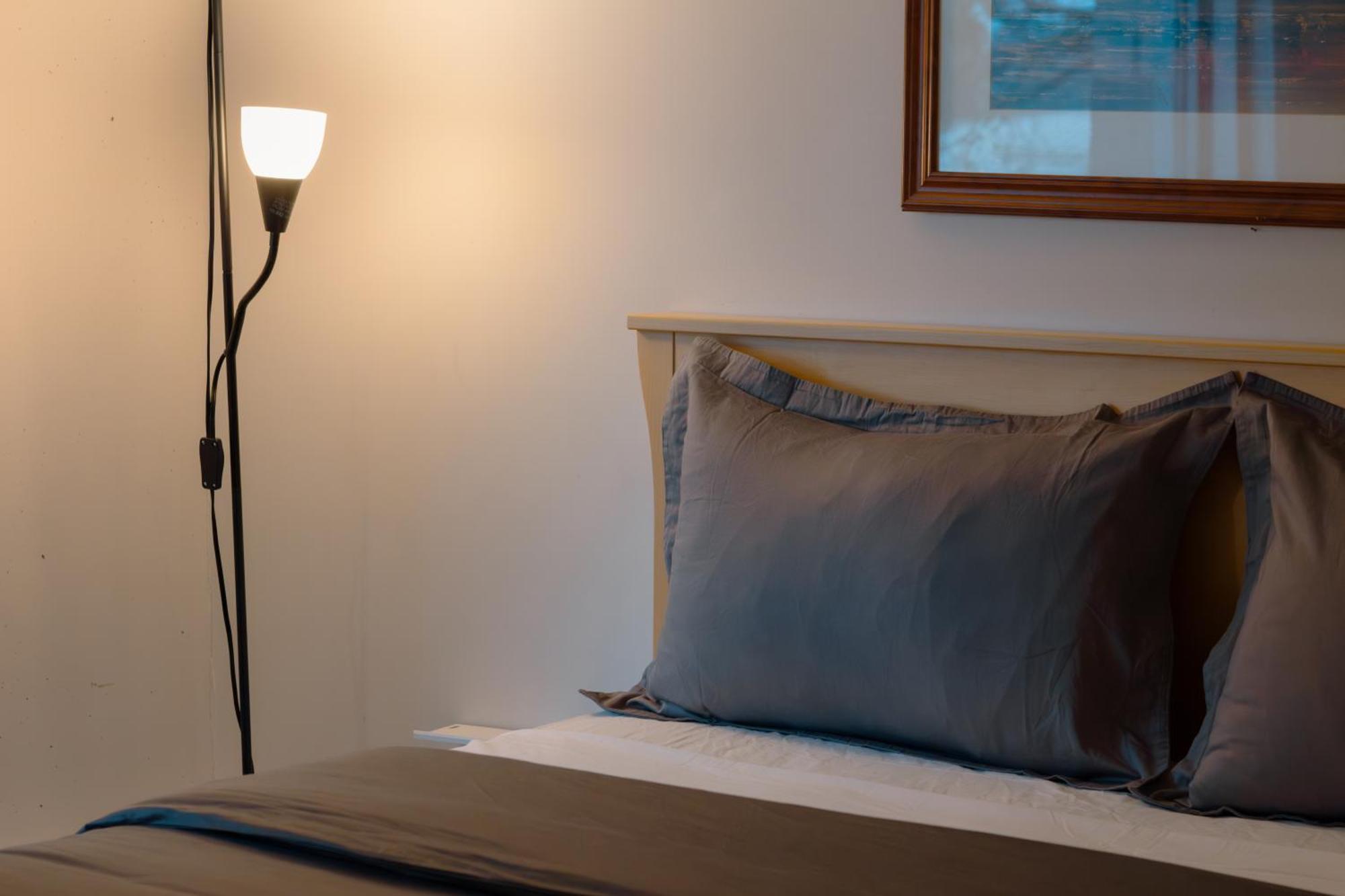 Habitación con cama grande