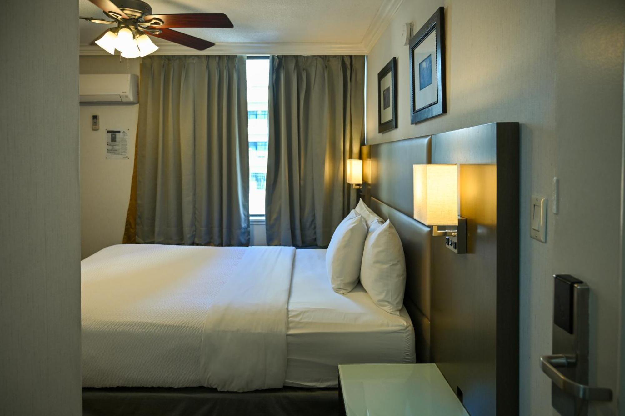Habitación con cama grande
