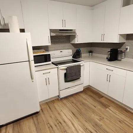 Charming East Van Hideaway - Near Skytrain-3