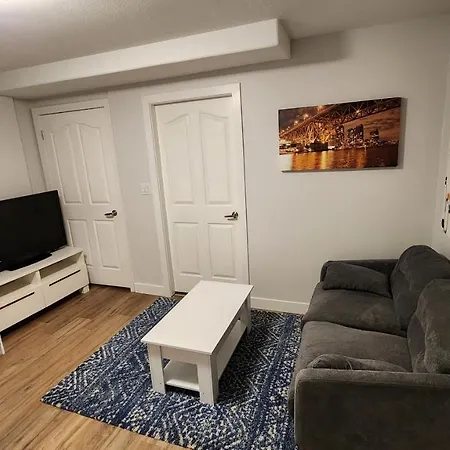 Charming East Van Hideaway - Near Skytrain-2