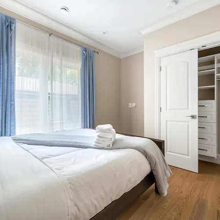 Vancouver Haven: Luxurious Private Bedroom Near Attractions-2