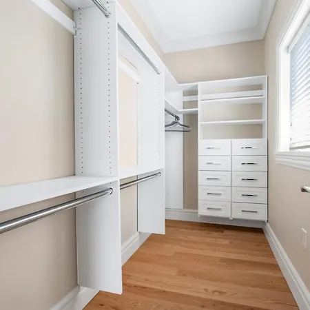 Vancouver Haven: Luxurious Private Bedroom Near Attractions-3
