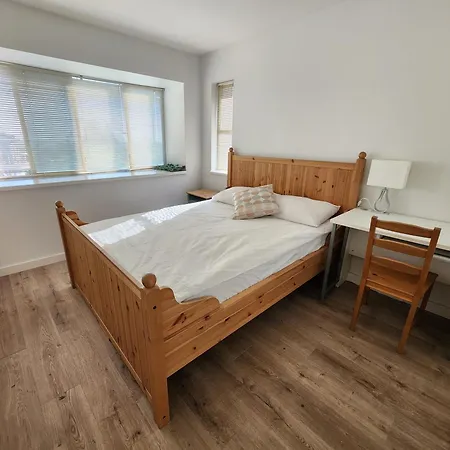 Convenient To Attractions & Close To Airport-2