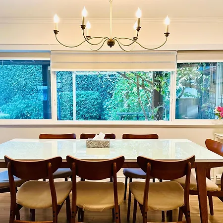 4Br 3Ba Family Home - West Side - Free Parking & Pets-3