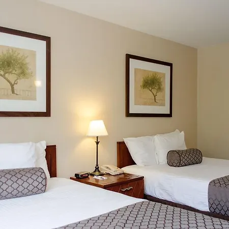 Travelodge By Wyndham Vancouver Lions Gate-3